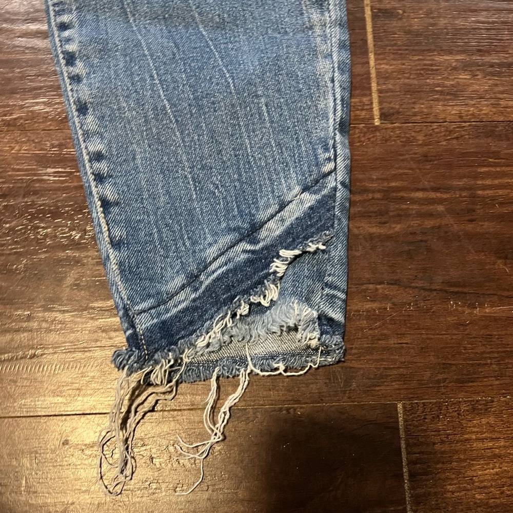 Kancan cropped jeans.